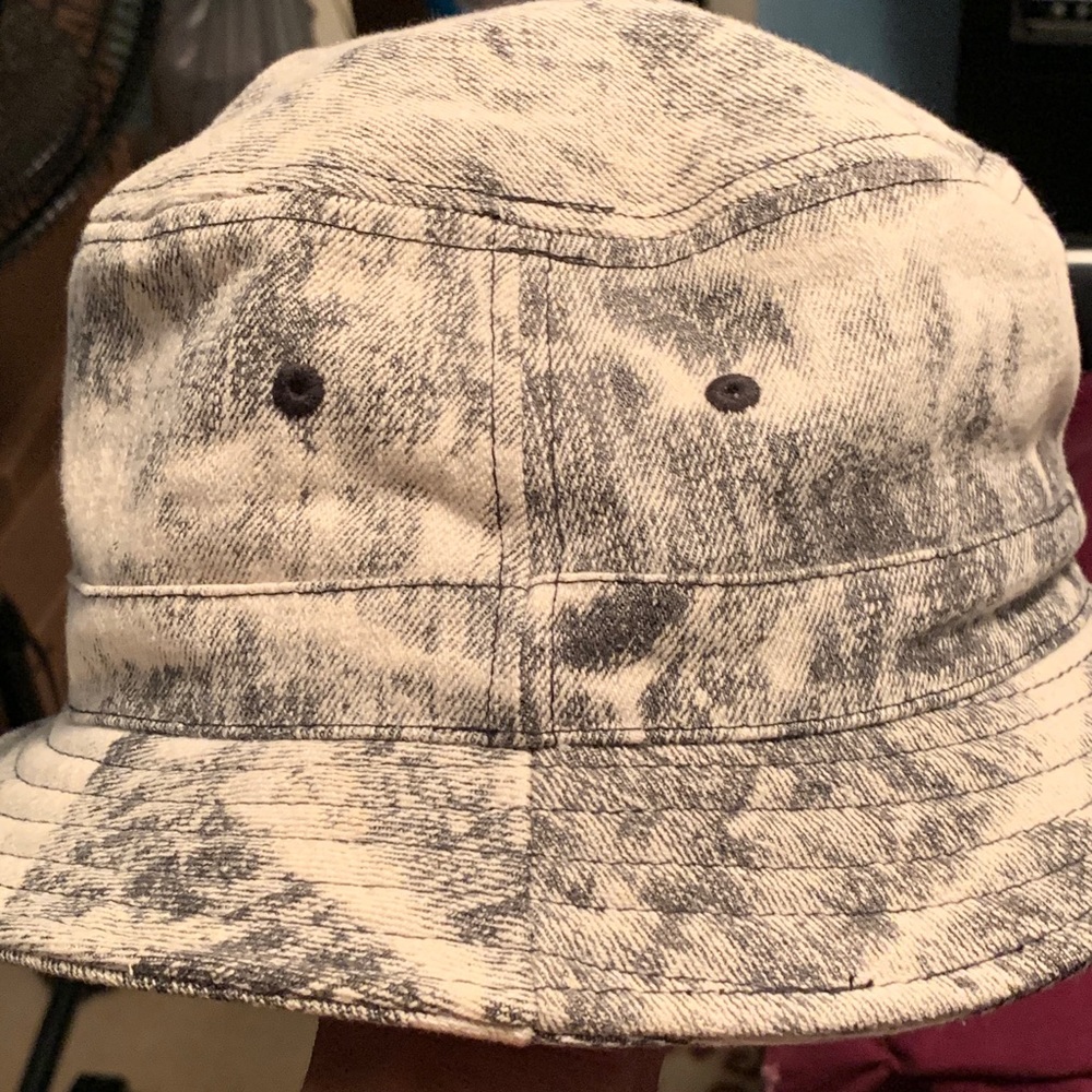 Bucket hat